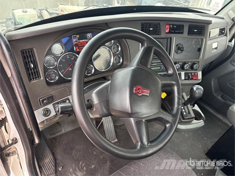Kenworth T-680 4x2 S/A Day Cab Truck Tractor Trekkvogner