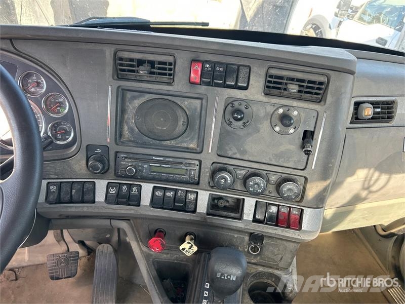 Kenworth T-680 4x2 S/A Day Cab Truck Tractor Vlačilci