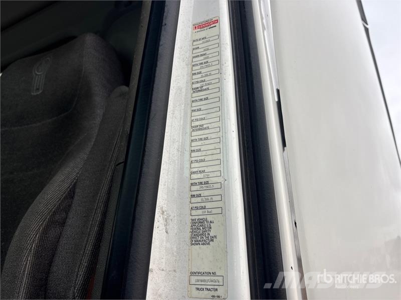 Kenworth T-680 4x2 S/A Day Cab Truck Tractor Cabezas tractoras