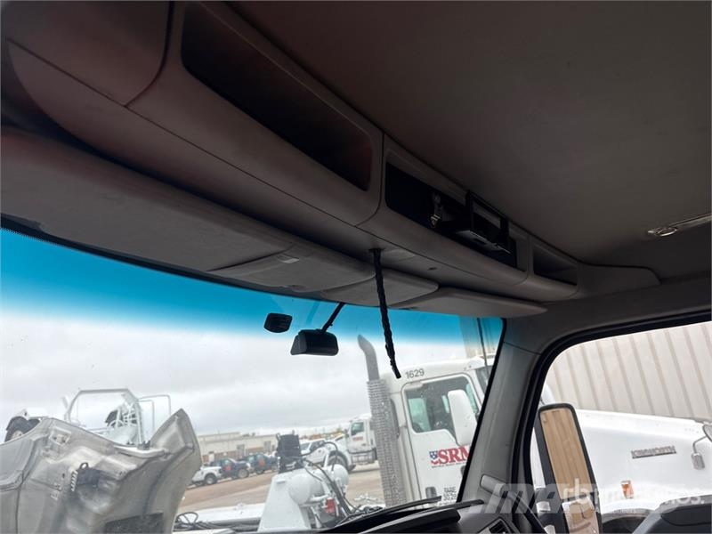 Kenworth T-680 4x2 S/A Day Cab Truck Tractor Trekkvogner