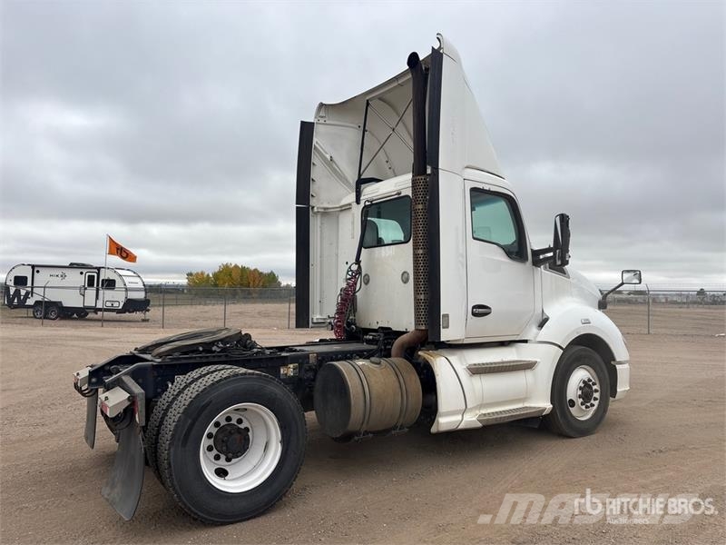 Kenworth T-680 4x2 S/A Day Cab Truck Tractor Cabezas tractoras