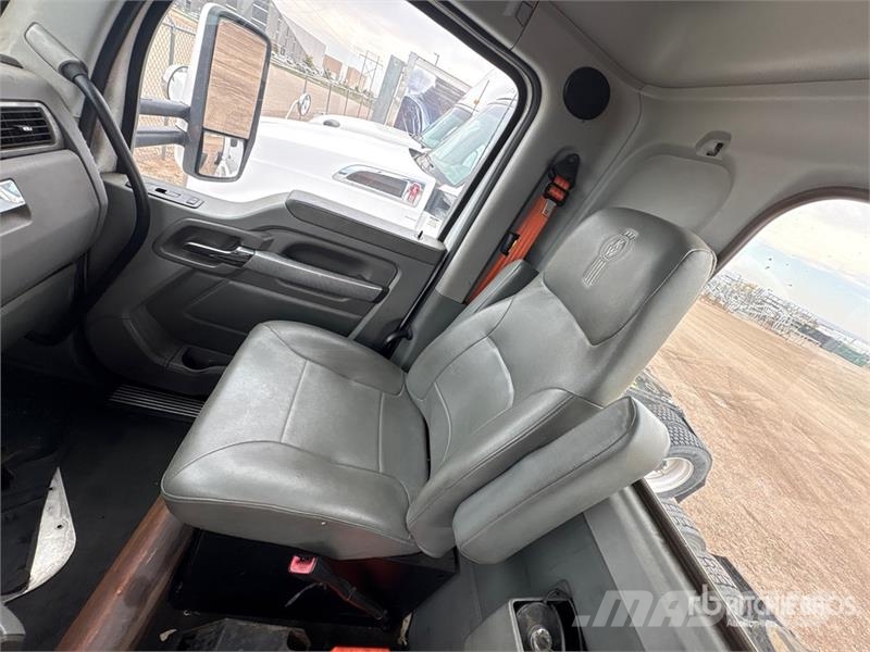 Kenworth T-680 4x2 S/A Day Cab Truck Tractor Cabezas tractoras