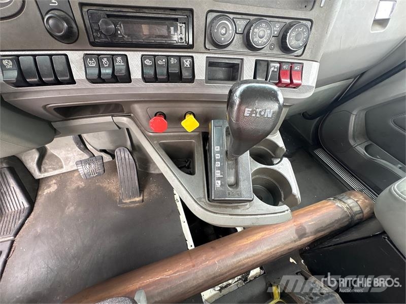 Kenworth T-680 4x2 S/A Day Cab Truck Tractor Cabezas tractoras