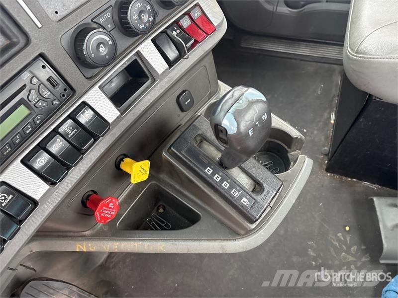 Kenworth T-680 4x2 S/A Day Cab Truck Tractor Trekkvogner