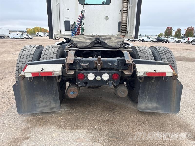 Kenworth T-680 4x2 S/A Day Cab Truck Tractor Tractores (camiões)