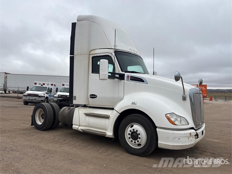 Kenworth T-680 4x2 S/A Day Cab Truck Tractor Trekkvogner