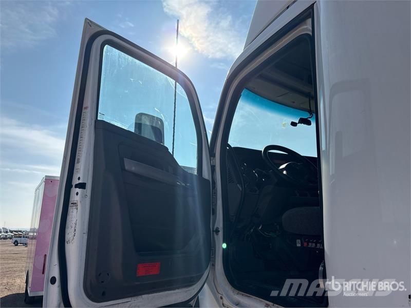 Kenworth T-680 4x2 S/A Day Cab Truck Tractor Vilcēji