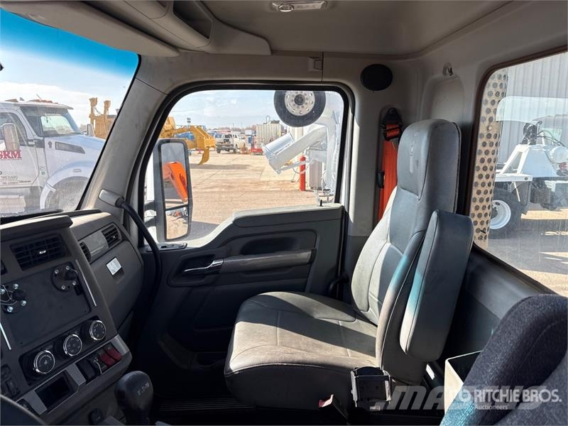Kenworth T-680 4x2 S/A Day Cab Truck Tractor Vilcēji