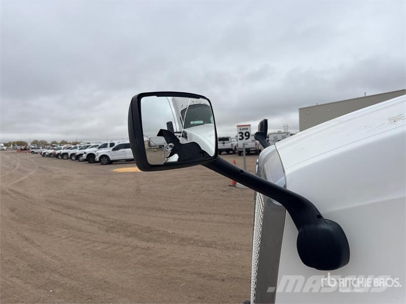Kenworth T-680 4x2 S/A Day Cab Truck Tractor Cabezas tractoras
