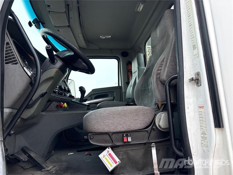 Kenworth T-680 4x2 S/A Day Cab Truck Tractor Tractores (camiões)