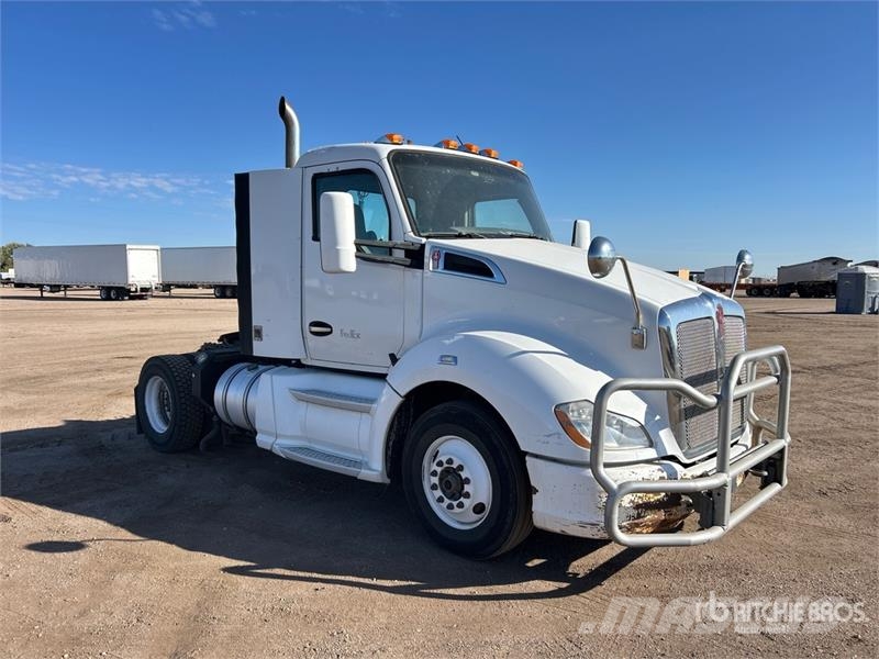 Kenworth T-680 4x2 S/A Day Cab Truck Tractor Vlačilci