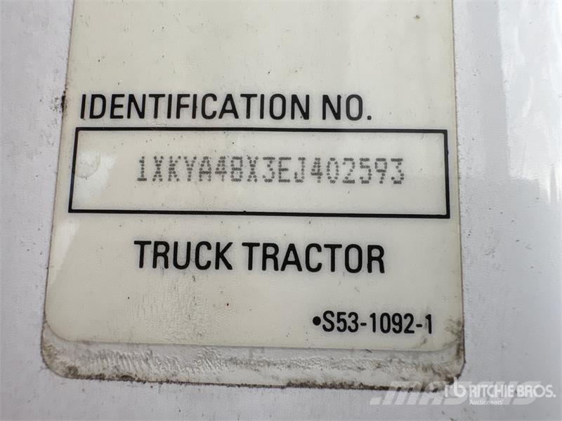 Kenworth T-680 4x2 S/A Day Cab Truck Tractor Cabezas tractoras