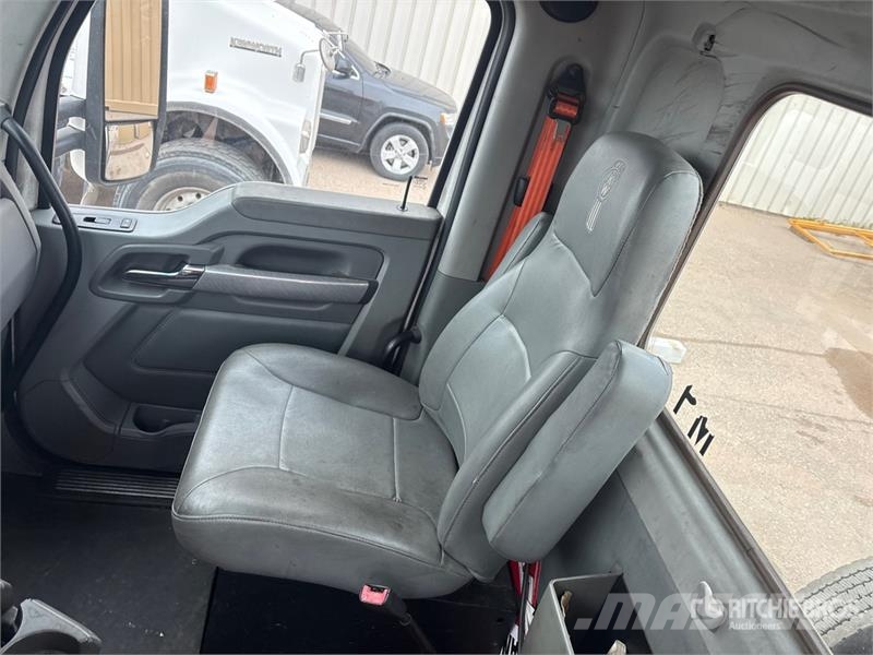 Kenworth T-680 4x2 S/A Day Cab Truck Tractor Trekkvogner