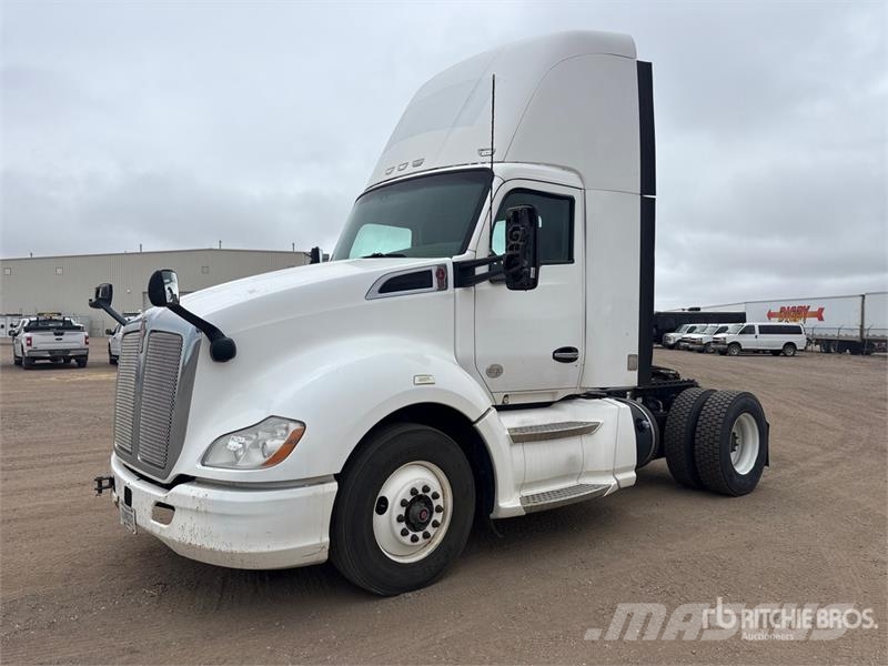 Kenworth T-680 4x2 S/A Day Cab Truck Tractor Cabezas tractoras