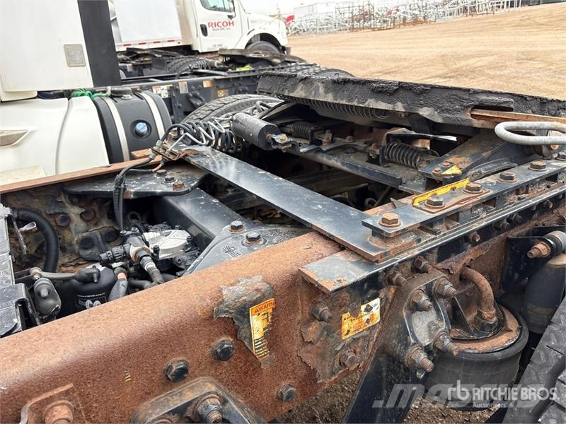 Kenworth T-680 4x2 S/A Day Cab Truck Tractor Cabezas tractoras