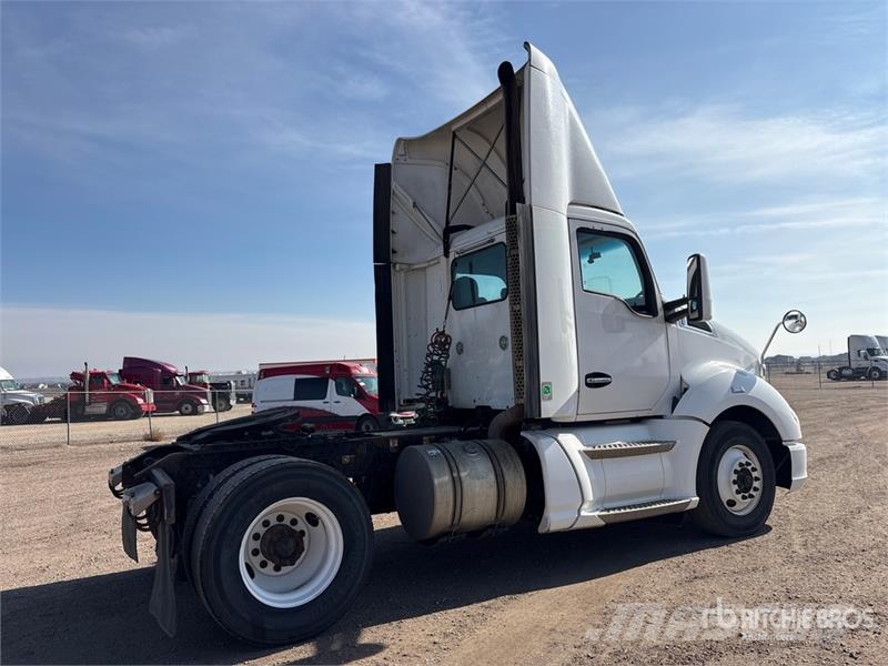 Kenworth T-680 4x2 S/A Day Cab Truck Tractor Vilcēji