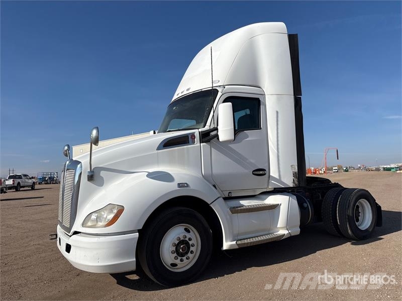 Kenworth T-680 4x2 S/A Day Cab Truck Tractor Vilcēji