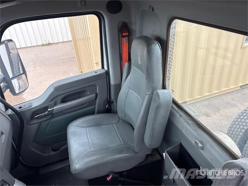Kenworth T-680 4x2 S/A Day Cab Truck Tractor Cabezas tractoras