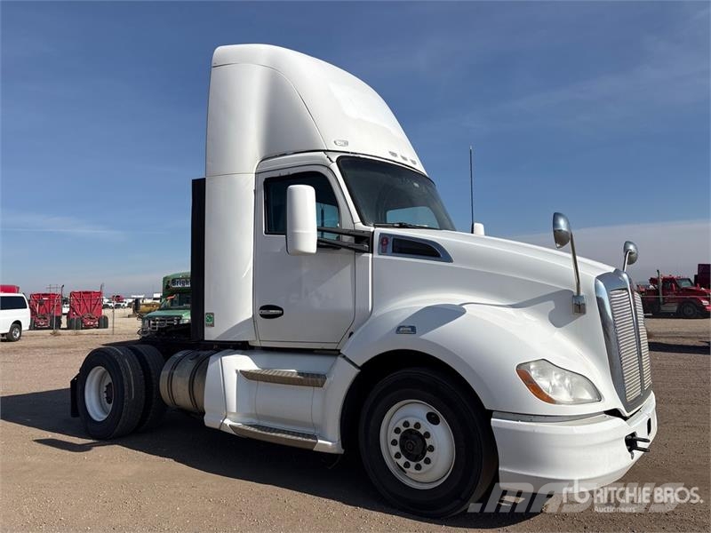 Kenworth T-680 4x2 S/A Day Cab Truck Tractor Vilcēji