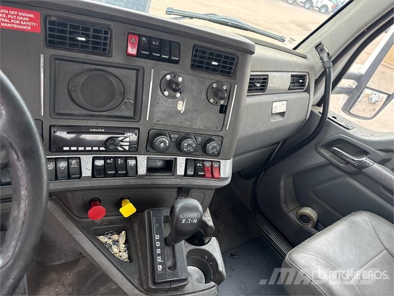 Kenworth T-680 4x2 S/A Day Cab Truck Tractor Tractores (camiões)