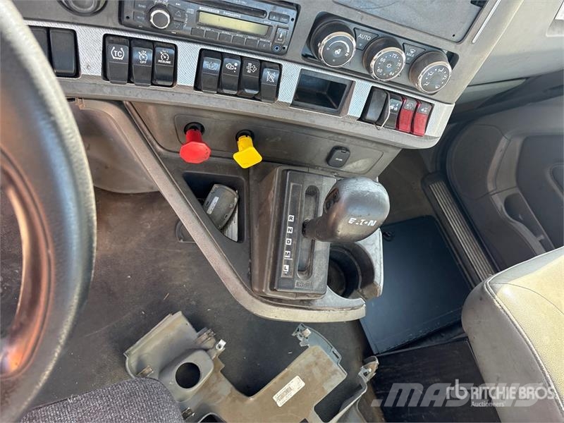 Kenworth T-680 4x2 S/A Day Cab Truck Tractor Vilcēji