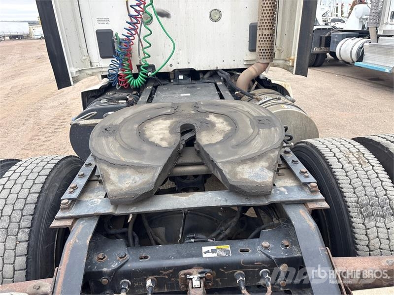 Kenworth T-680 4x2 S/A Day Cab Truck Tractor Trekkvogner