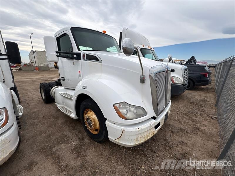 Kenworth T-680 4x2 S/A Day Cab Truck Tractor Cabezas tractoras
