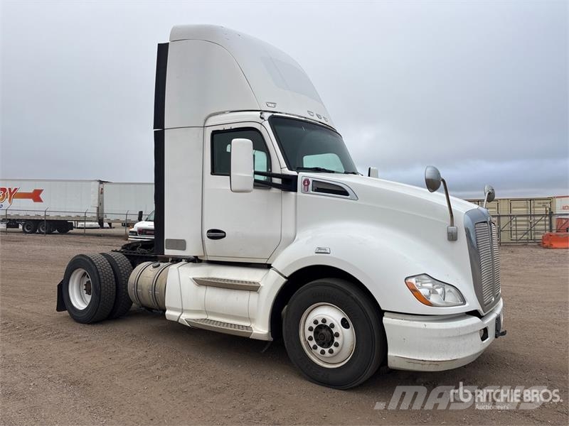 Kenworth T-680 4x2 S/A Day Cab Truck Tractor Tractores (camiões)