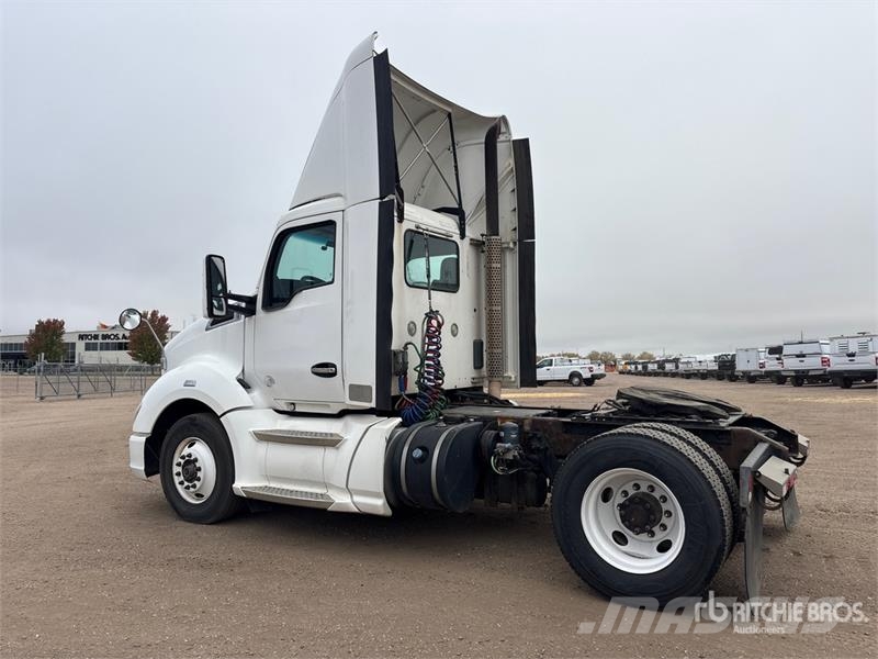 Kenworth T-680 4x2 S/A Day Cab Truck Tractor Tractores (camiões)