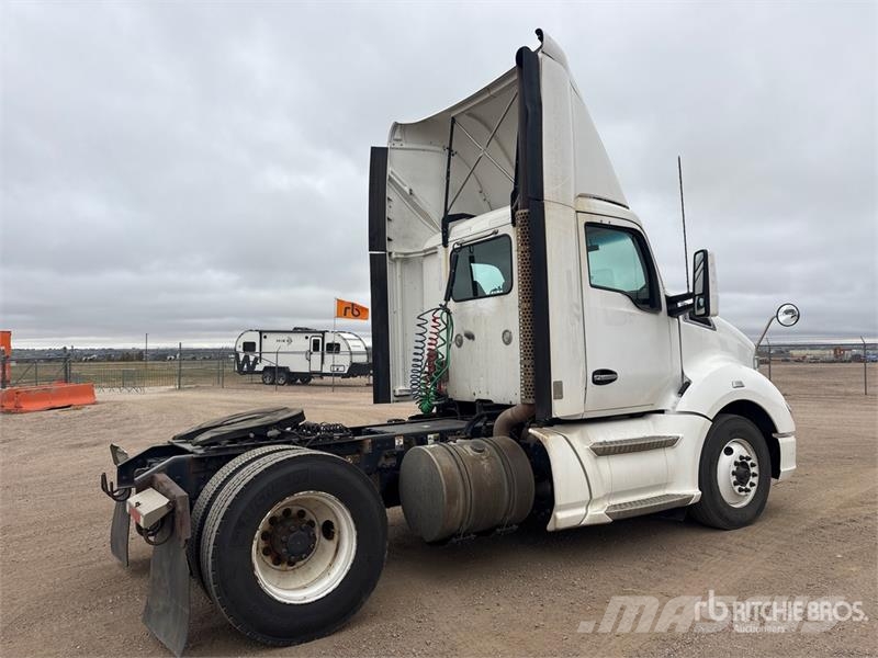 Kenworth T-680 4x2 S/A Day Cab Truck Tractor Trekkvogner