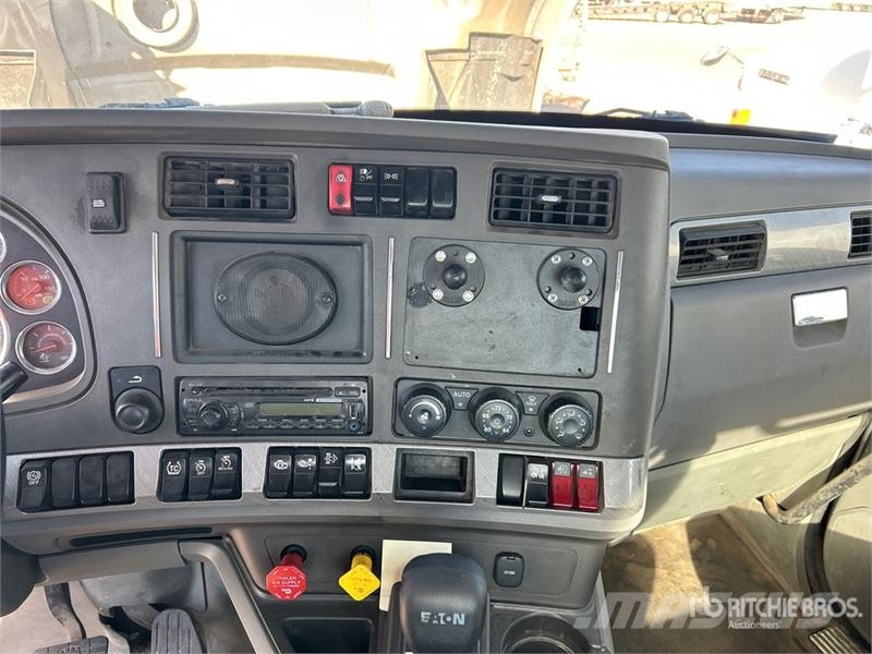Kenworth T-680 4x2 S/A Day Cab Truck Tractor Vlačilci