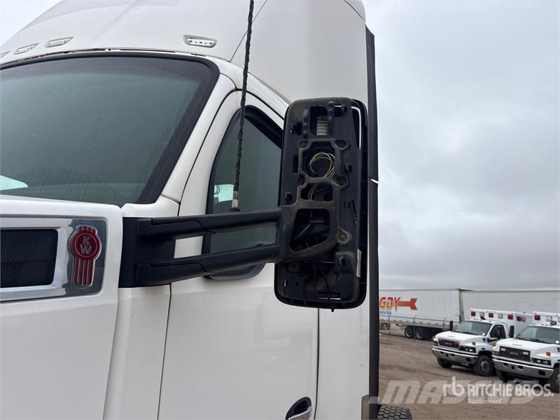 Kenworth T-680 4x2 S/A Day Cab Truck Tractor Cabezas tractoras
