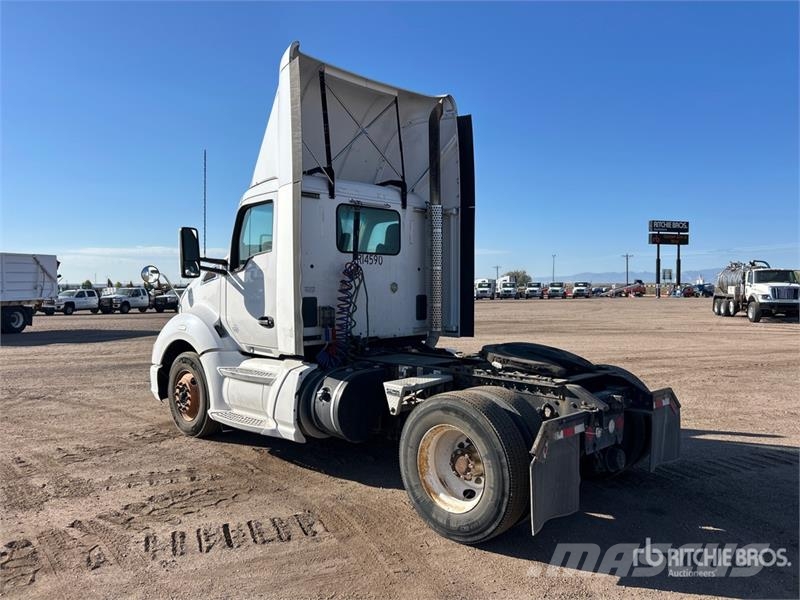 Kenworth T-680 4x2 S/A Day Cab Truck Tractor Vlačilci