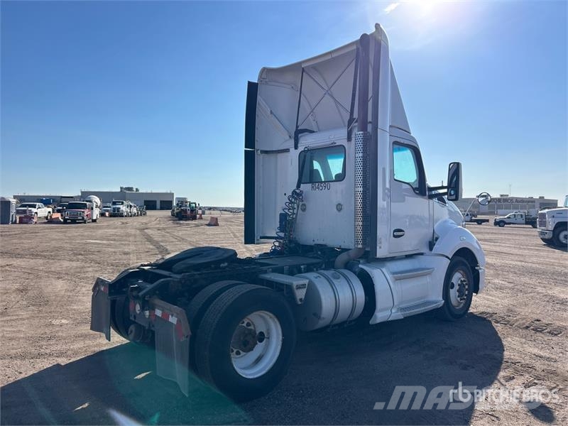 Kenworth T-680 4x2 S/A Day Cab Truck Tractor Vlačilci