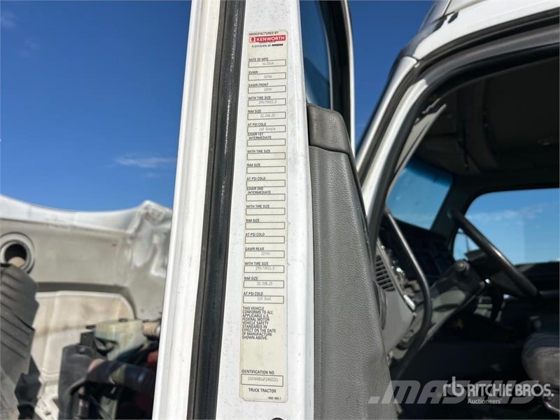 Kenworth T-680 4x2 S/A Day Cab Truck Tractor Vilcēji