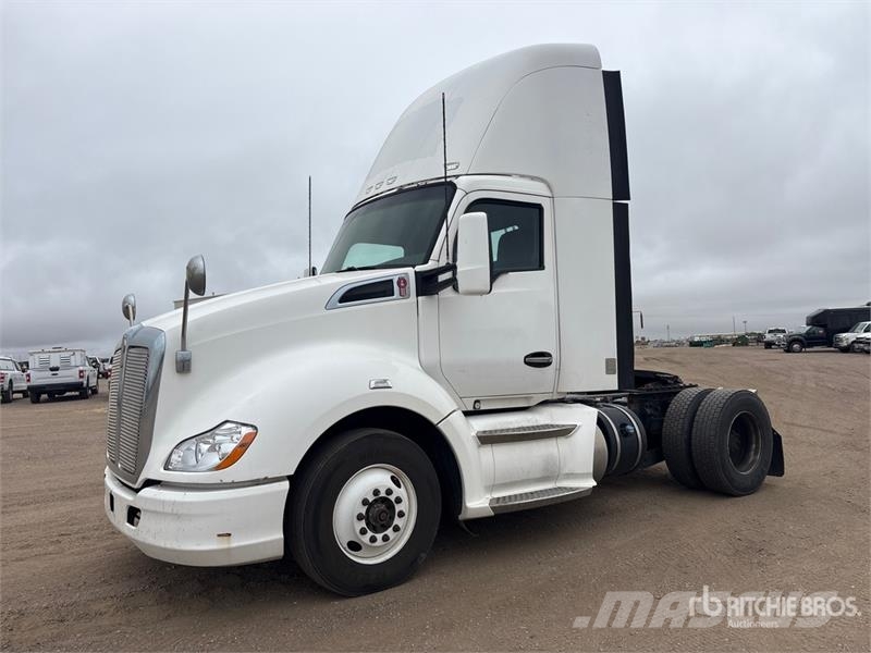 Kenworth T-680 4x2 S/A Day Cab Truck Tractor Trekkvogner