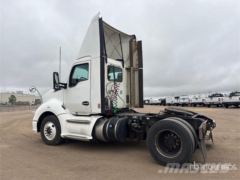 Kenworth T-680 4x2 S/A Day Cab Truck Tractor Trekkvogner