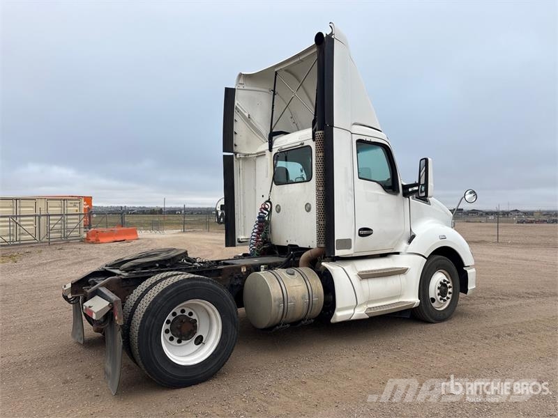 Kenworth T-680 4x2 S/A Day Cab Truck Tractor Tractores (camiões)