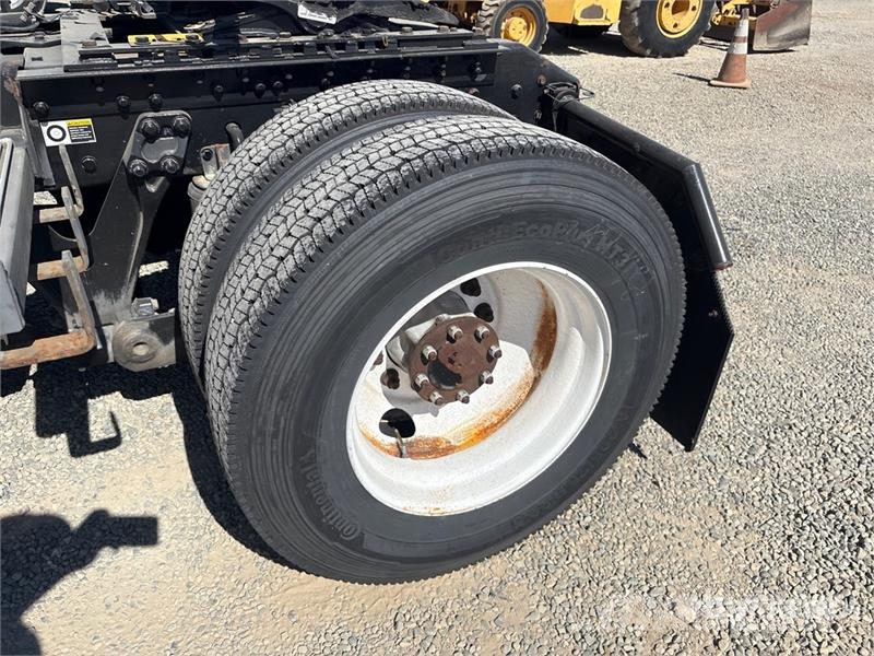 Kenworth T-680 4x2 S/A Day Cab Truck Tractor Vilcēji