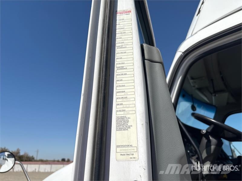 Kenworth T-680 4x2 S/A Day Cab Truck Tractor Vilcēji