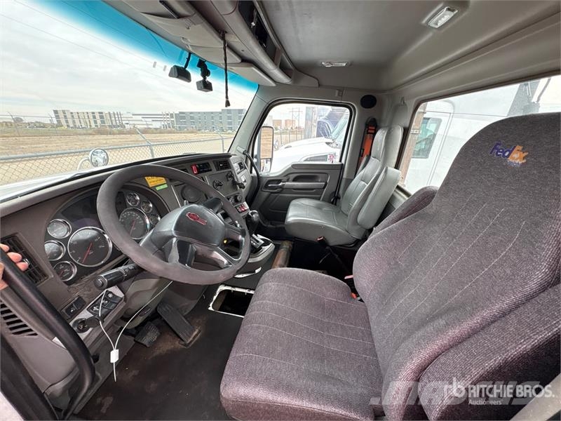 Kenworth T-680 4x2 S/A Day Cab Truck Tractor Cabezas tractoras