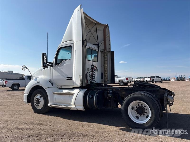 Kenworth T-680 4x2 S/A Day Cab Truck Tractor Vilcēji