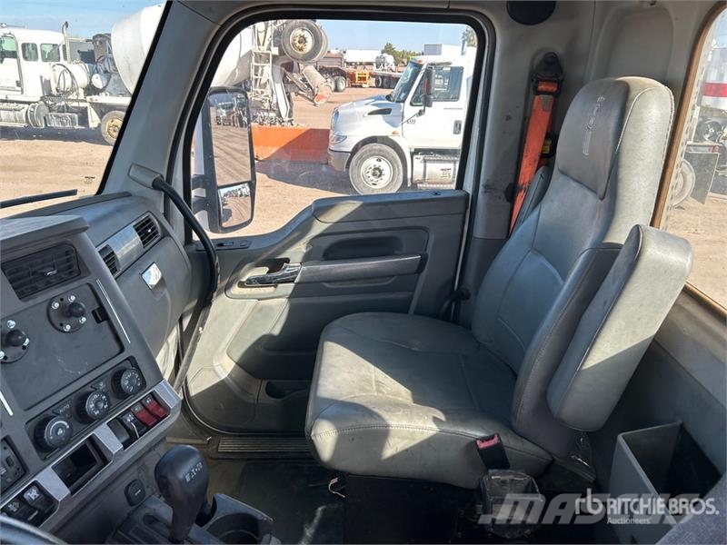 Kenworth T-680 4x2 S/A Day Cab Truck Tractor Vilcēji