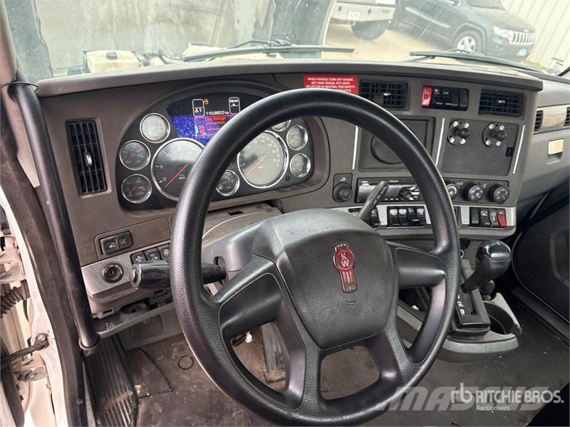 Kenworth T-680 4x2 S/A Day Cab Truck Tractor Cabezas tractoras