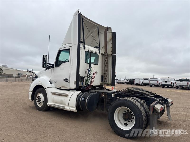 Kenworth T-680 4x2 S/A Day Cab Truck Tractor Cabezas tractoras