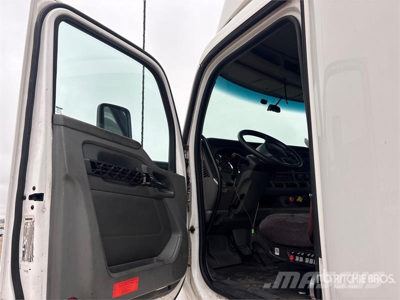 Kenworth T-680 4x2 S/A Day Cab Truck Tractor Trekkvogner