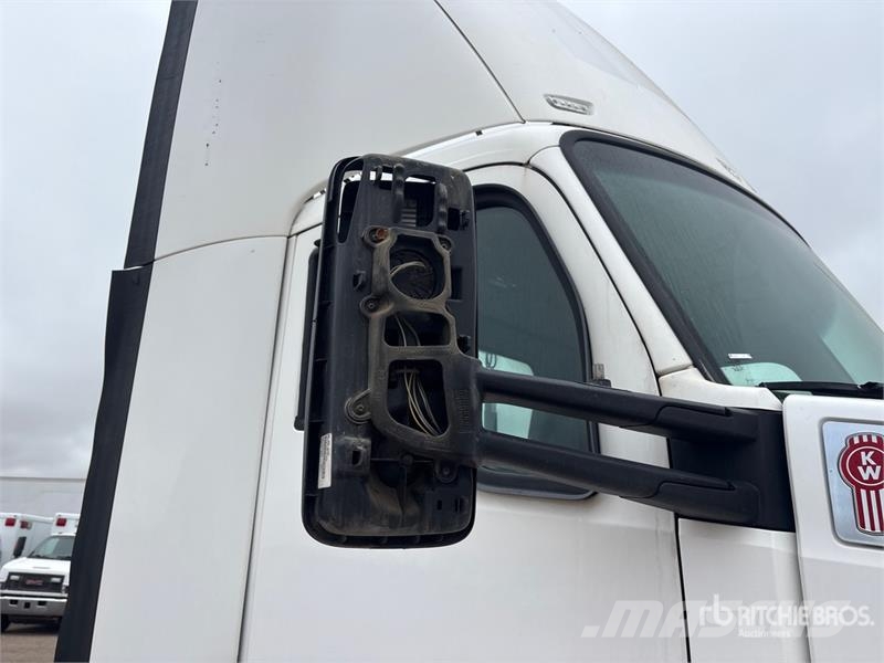 Kenworth T-680 4x2 S/A Day Cab Truck Tractor Cabezas tractoras
