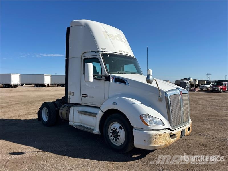 Kenworth T-680 4x2 S/A Day Cab Truck Tractor Vilcēji
