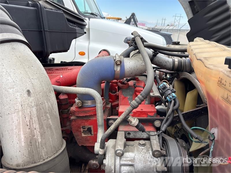 Kenworth T-680 4x2 S/A Day Cab Truck Tractor Cabezas tractoras