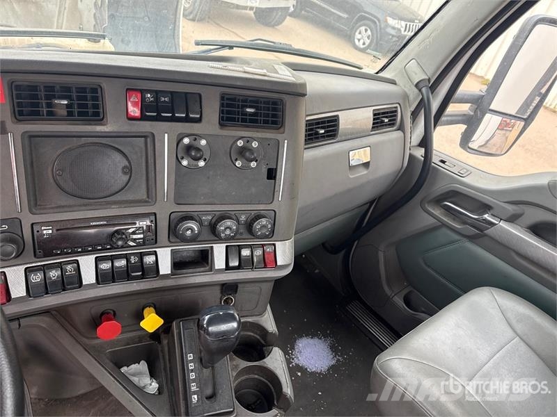 Kenworth T-680 4x2 S/A Day Cab Truck Tractor Cabezas tractoras